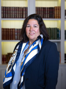 Mrs Suzanna Minnis